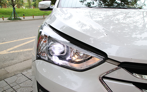 現(xiàn)代新勝達(dá)車燈改裝升級(jí)