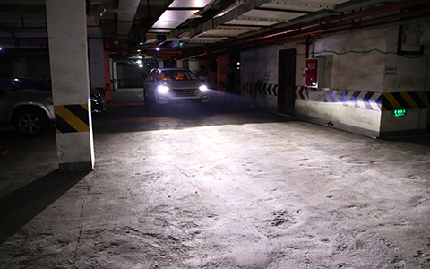 現(xiàn)代新勝達(dá)車燈改裝升級(jí)