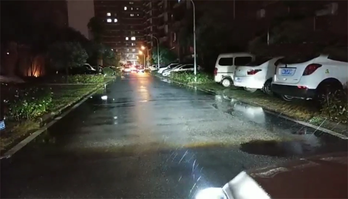 成都天一車燈米石led雙光透鏡雨天遠(yuǎn)光實拍