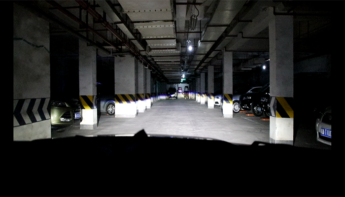 成都天一車燈改裝格界LED雙光透鏡近光實(shí)拍