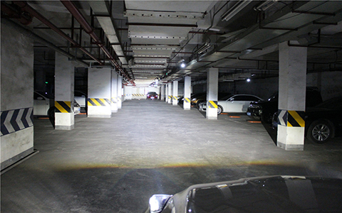 成都天一車燈寶馬x5車燈改裝升級LED雙光透鏡遠(yuǎn)光實(shí)拍