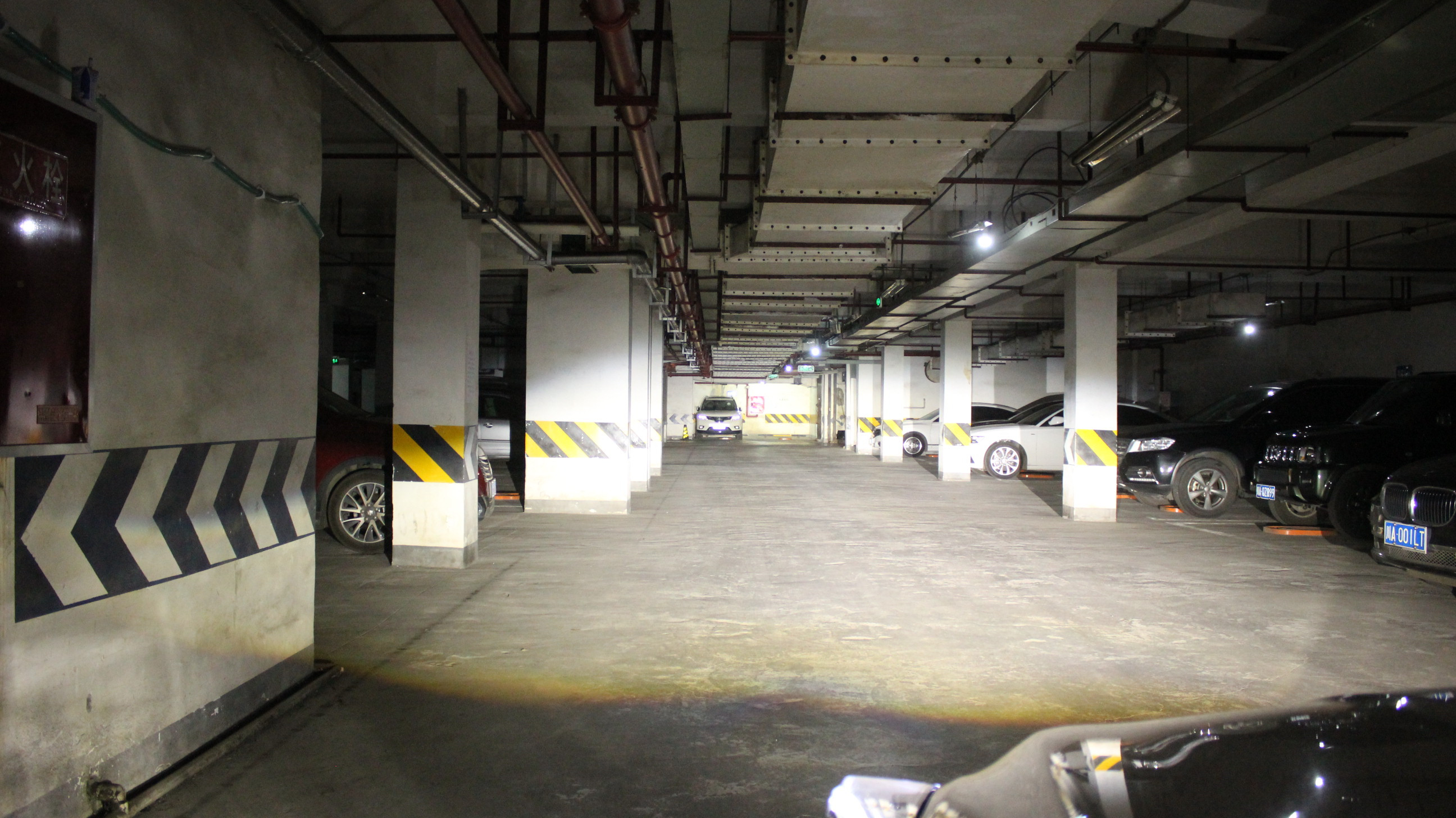 凱迪拉克ATS車燈升級改裝格界LED雙光透鏡遠(yuǎn)光實拍