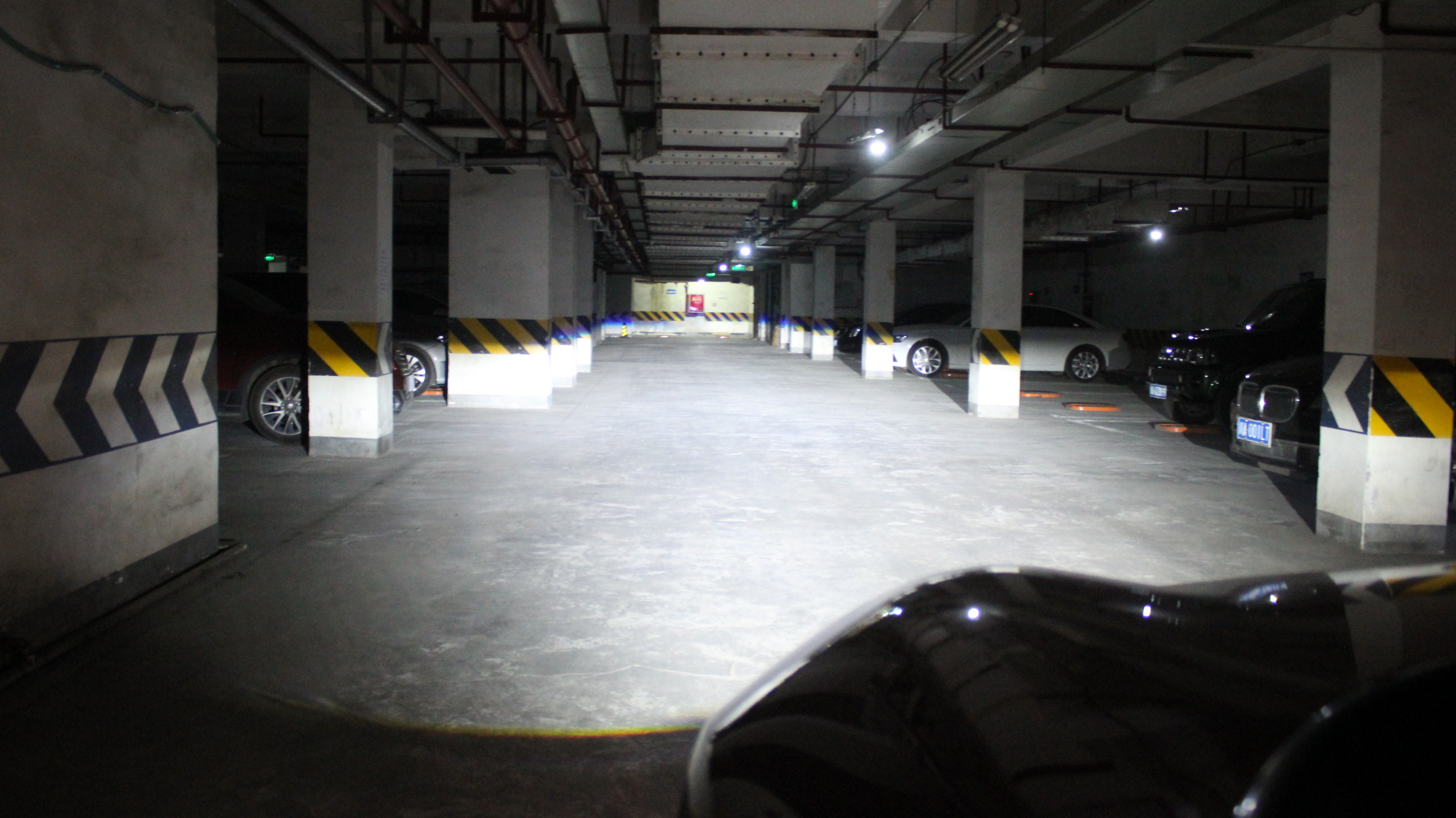 成都天一車燈LED雙光透鏡近光實拍