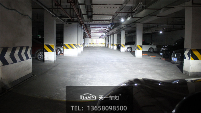 成都天一車燈改裝LED雙光透鏡遠(yuǎn)光展示