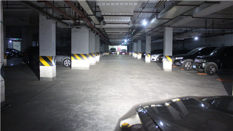 成都寶馬X1車燈改裝LED雙光透鏡近光效果實(shí)拍