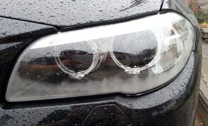 雨天大燈起霧現象