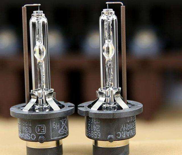 成都天一車燈改裝店氙氣燈泡