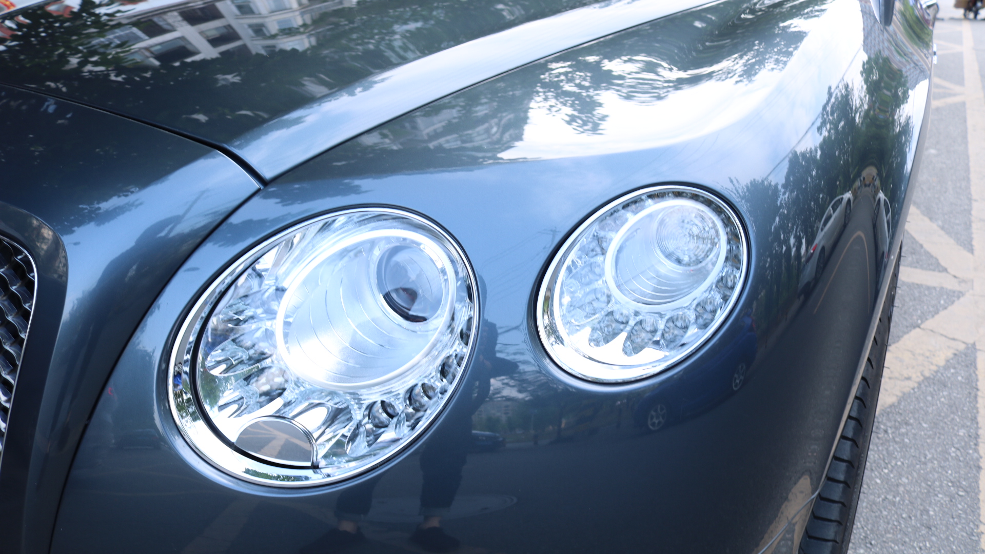 賓利歐陸車(chē)燈改裝效果實(shí)拍