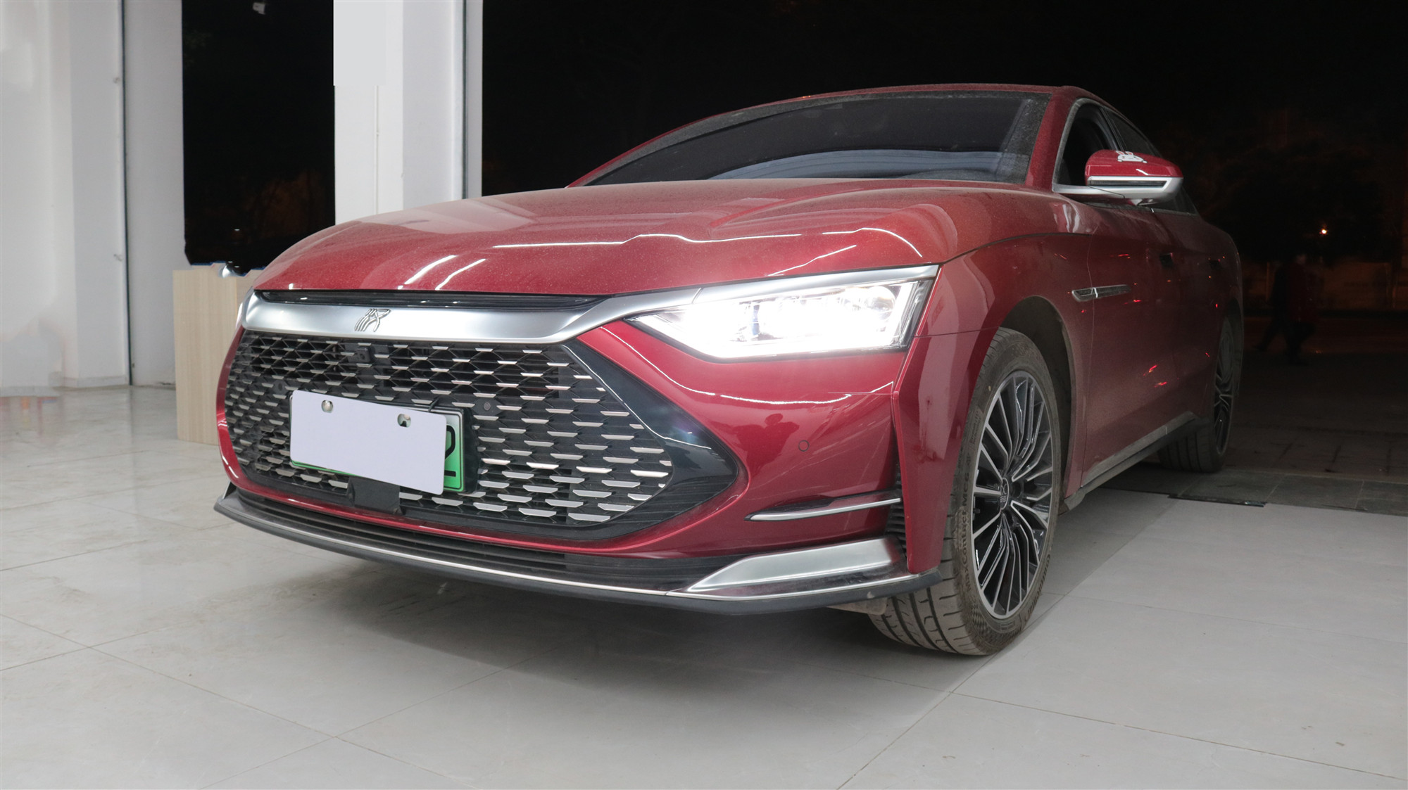 比亞迪漢車燈改裝升級激光LED雙光透鏡